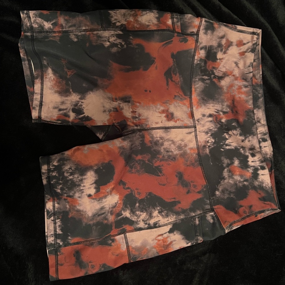 TIE DYE BIKER SHORTS